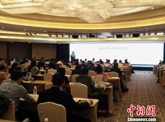 圖為10月31日，化妝品替代試驗國際交流會在杭州召開?！↑S晶晶　攝